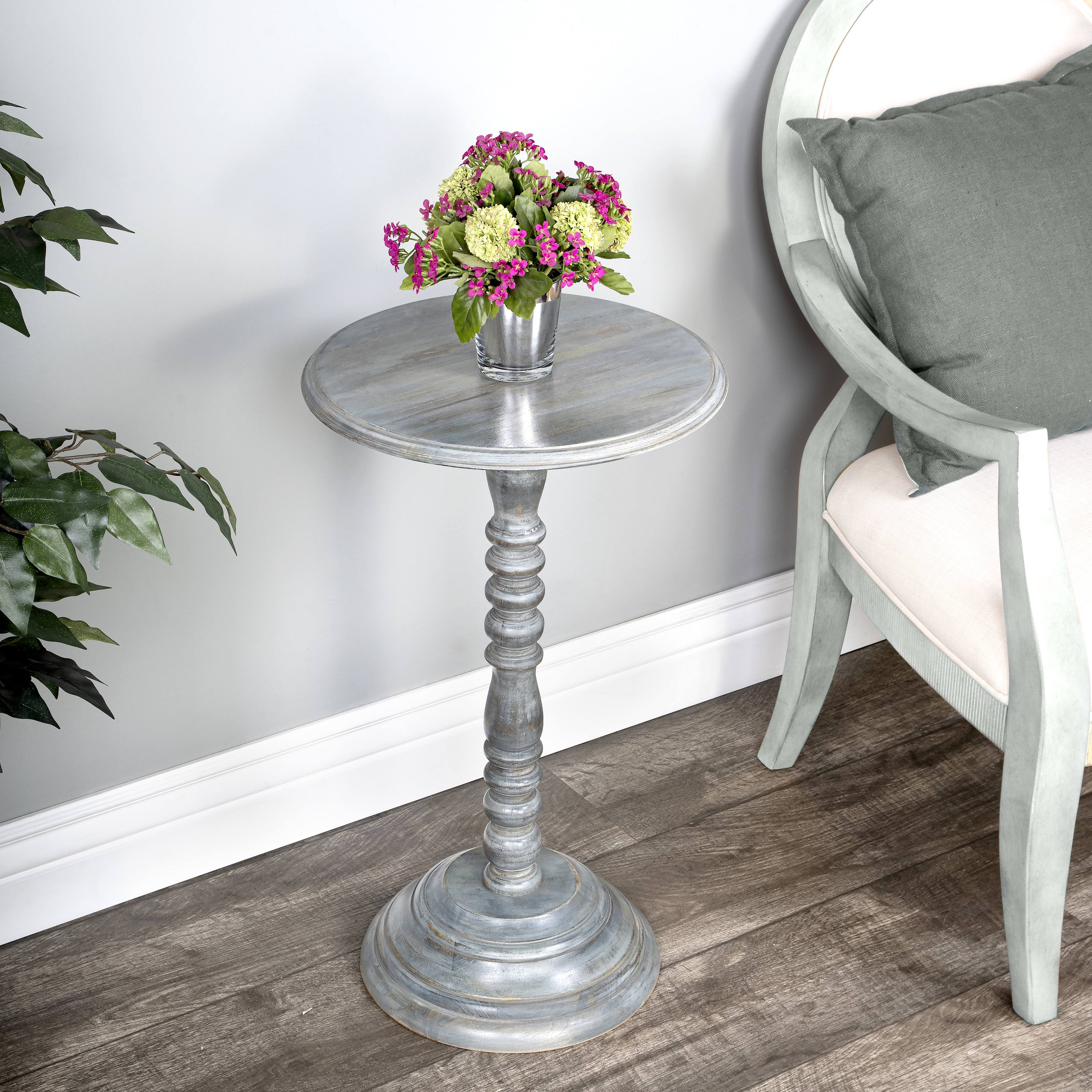 Pedestal Accent Table M967768