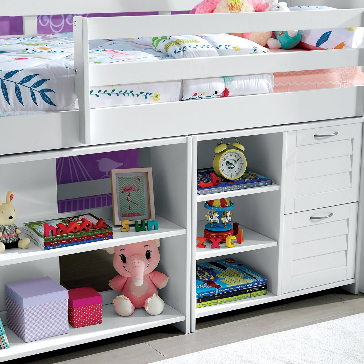White Bookshelf O604835