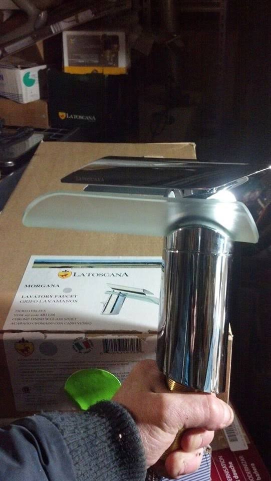 Chrome Single Handle Lavatory Faucet with Glass Spout V116