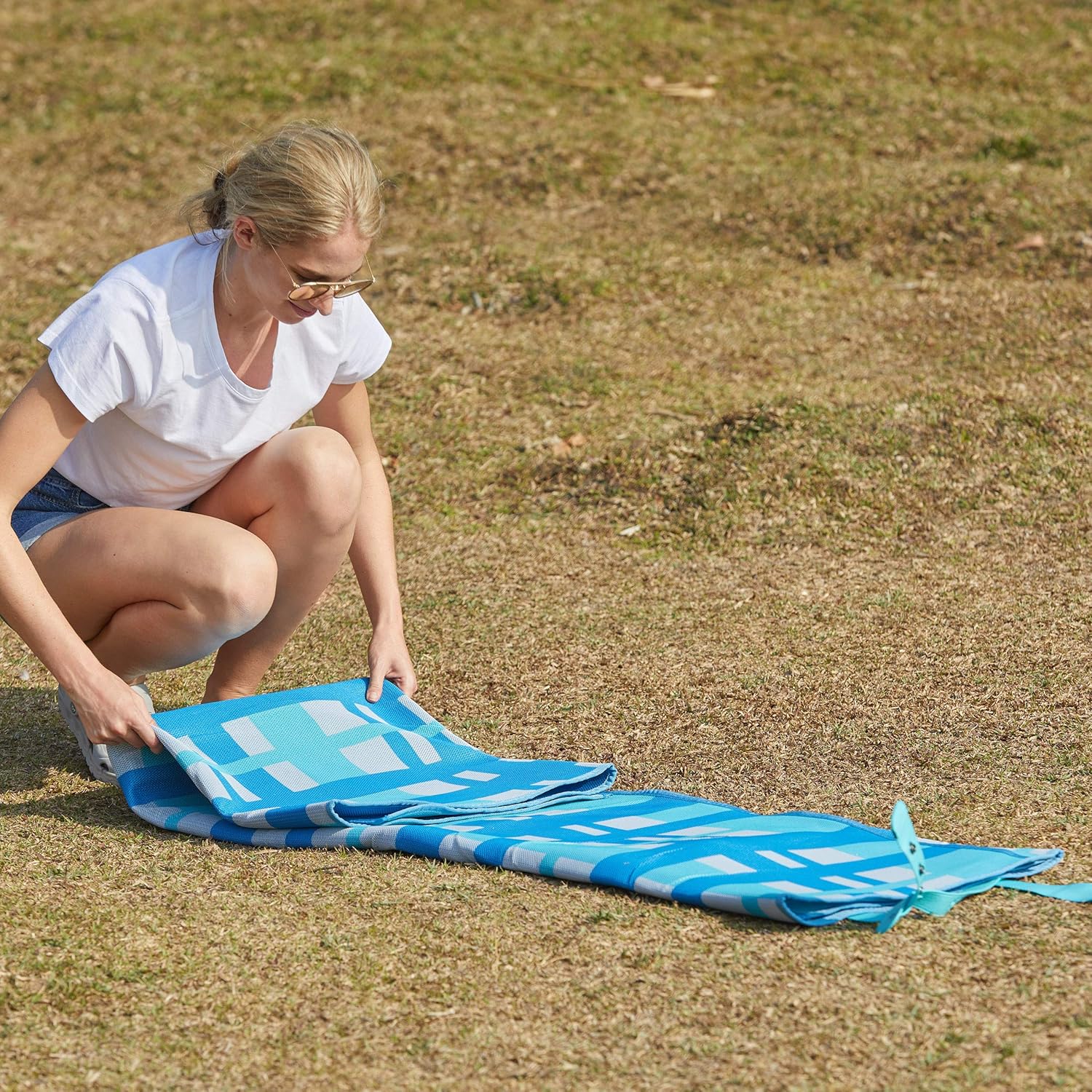 Sand Free Picnic Mat with Carry Handle B963652