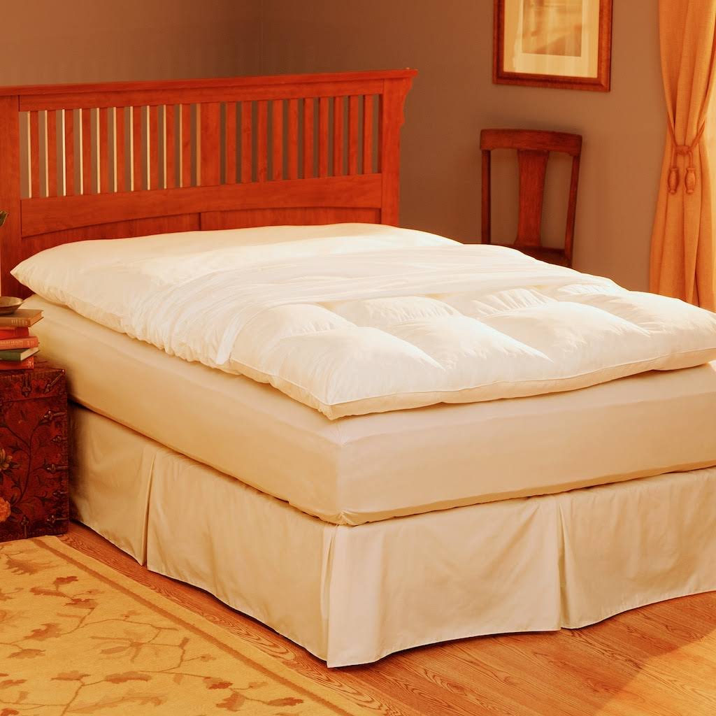 California King Featherbed Protector in White V828513