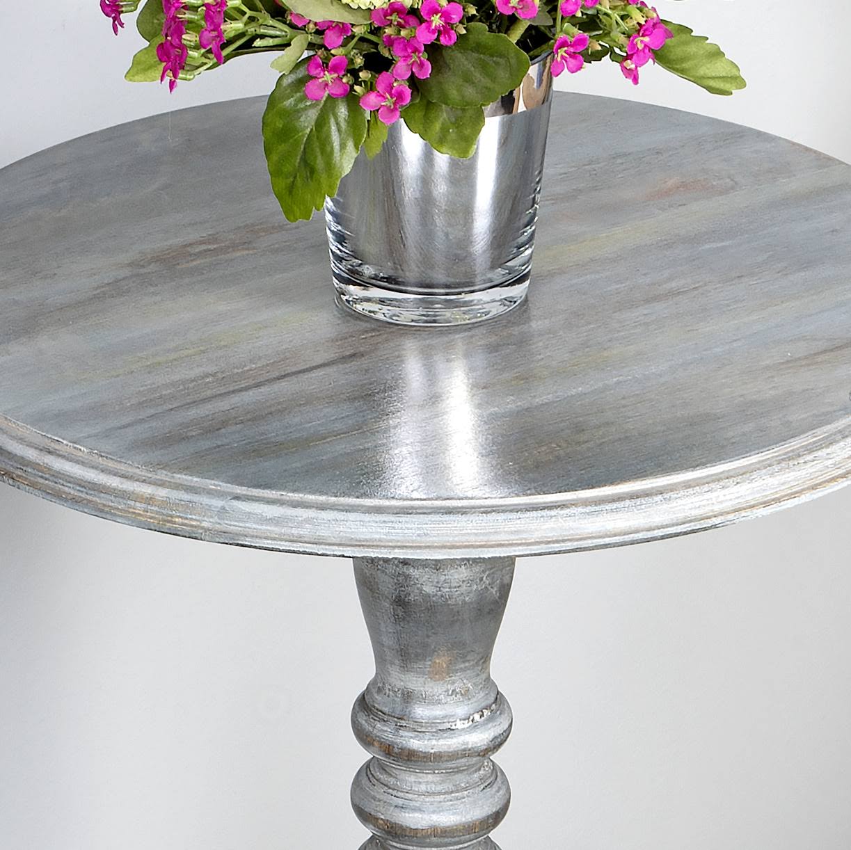 Pedestal Accent Table M967768