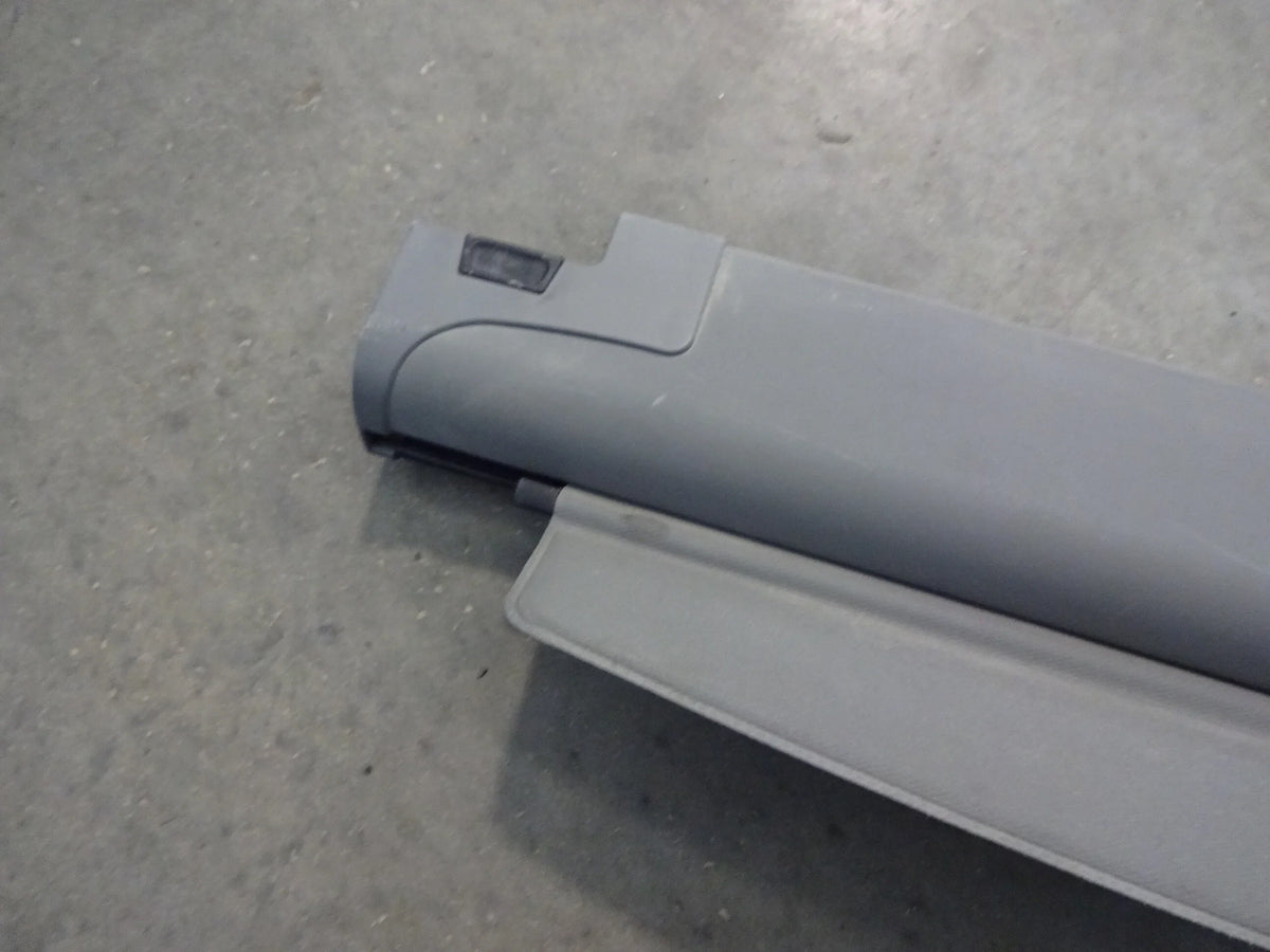 2006 BMW X3 Grey Retractable Cargo Cover G238042